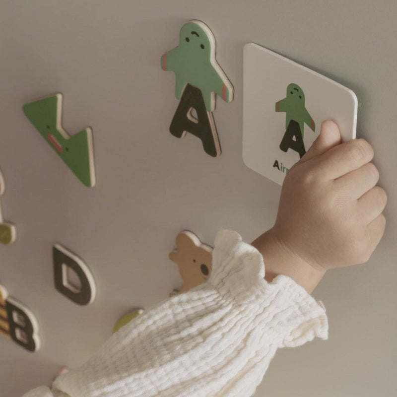 oioioi magnetic alphabet play