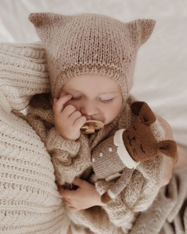 main sauvage Bunny knit toy - oat jumpsuit