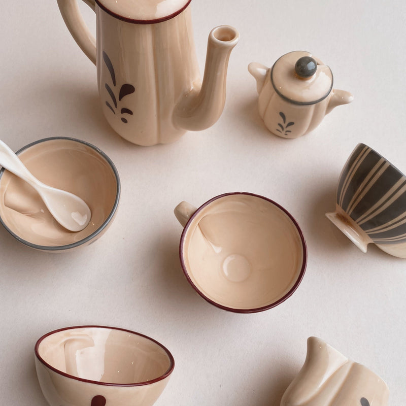 konges ceramic tea set